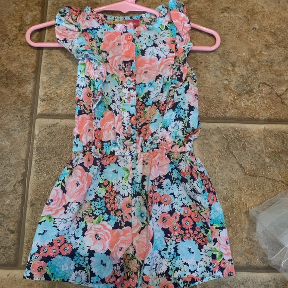 Outfits - Picture 7 of 8